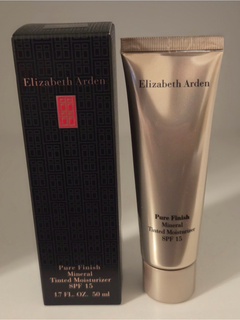Elizabeth Arden Pure Finish Mineral Tinted Moisturizer SPF 15 - Deep 04